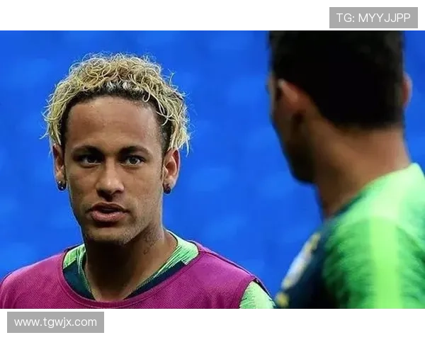 足球场上长发球星大揭秘这些球员因发型而闻名于世 足球场上长发球星大揭秘这些球员因发型而闻名于世