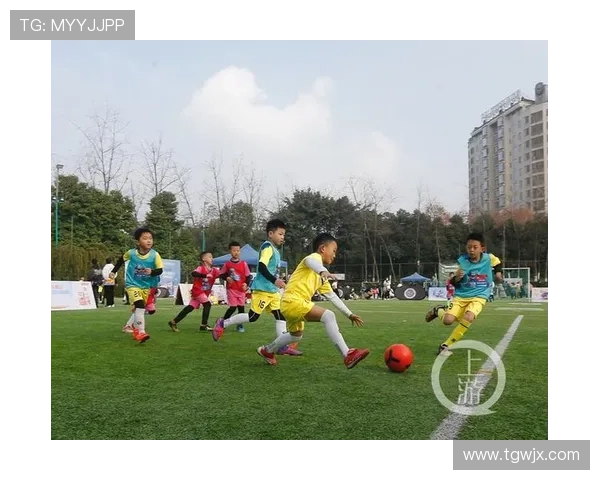 足球星小卡闪耀绿茵展现非凡实力引领球队奋勇前行 足球星小卡闪耀绿茵展现非凡实力引领球队奋勇前行